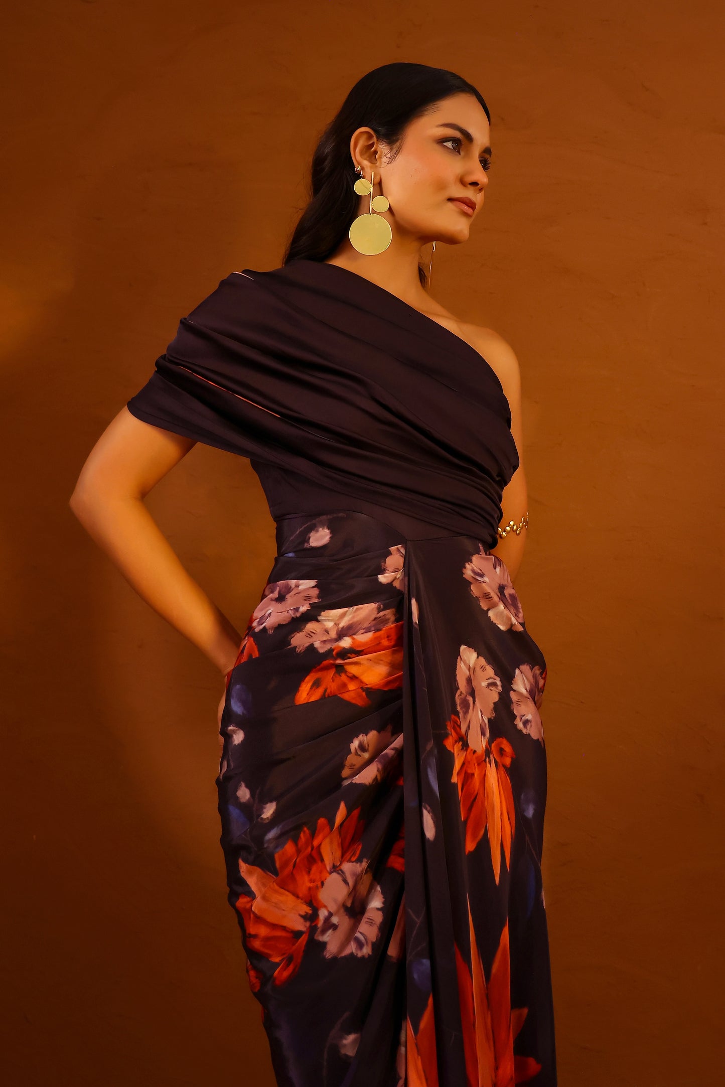 Clavo one-shoulder gown