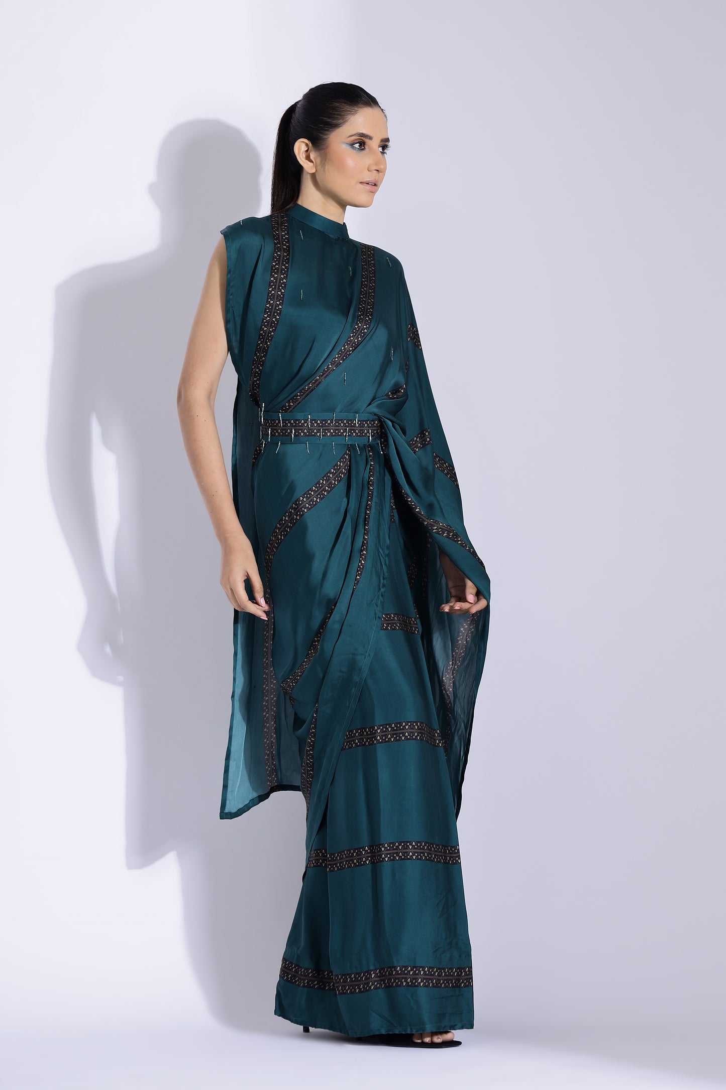 Pre-stitched collar pallu sari