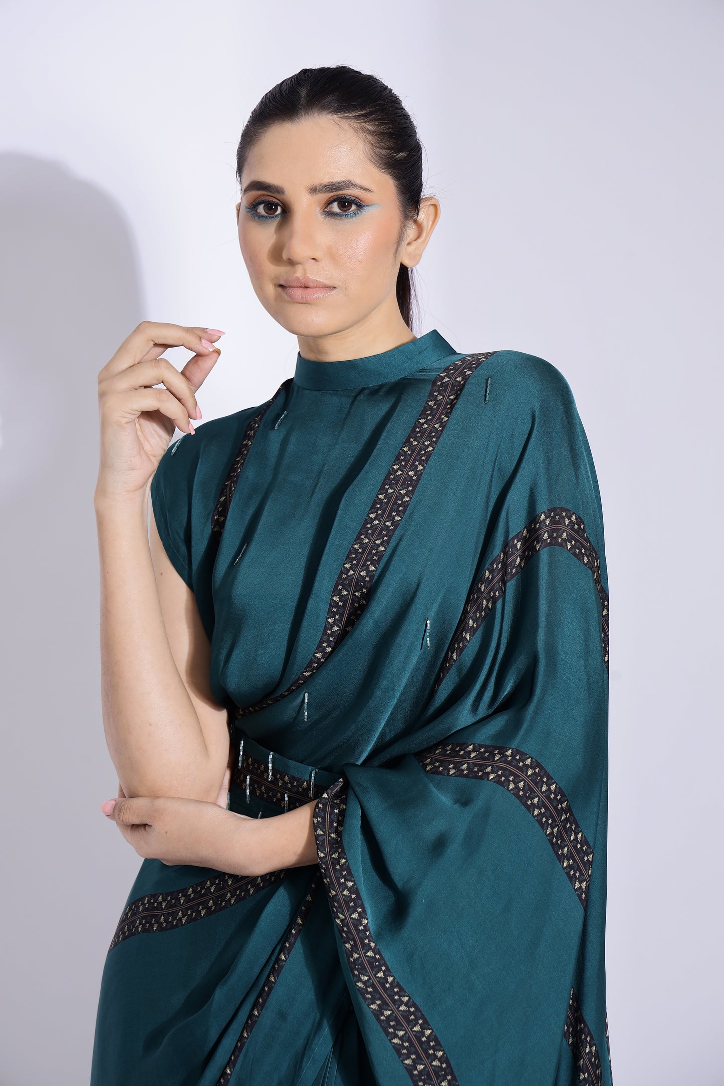 Pre-stitched collar pallu sari