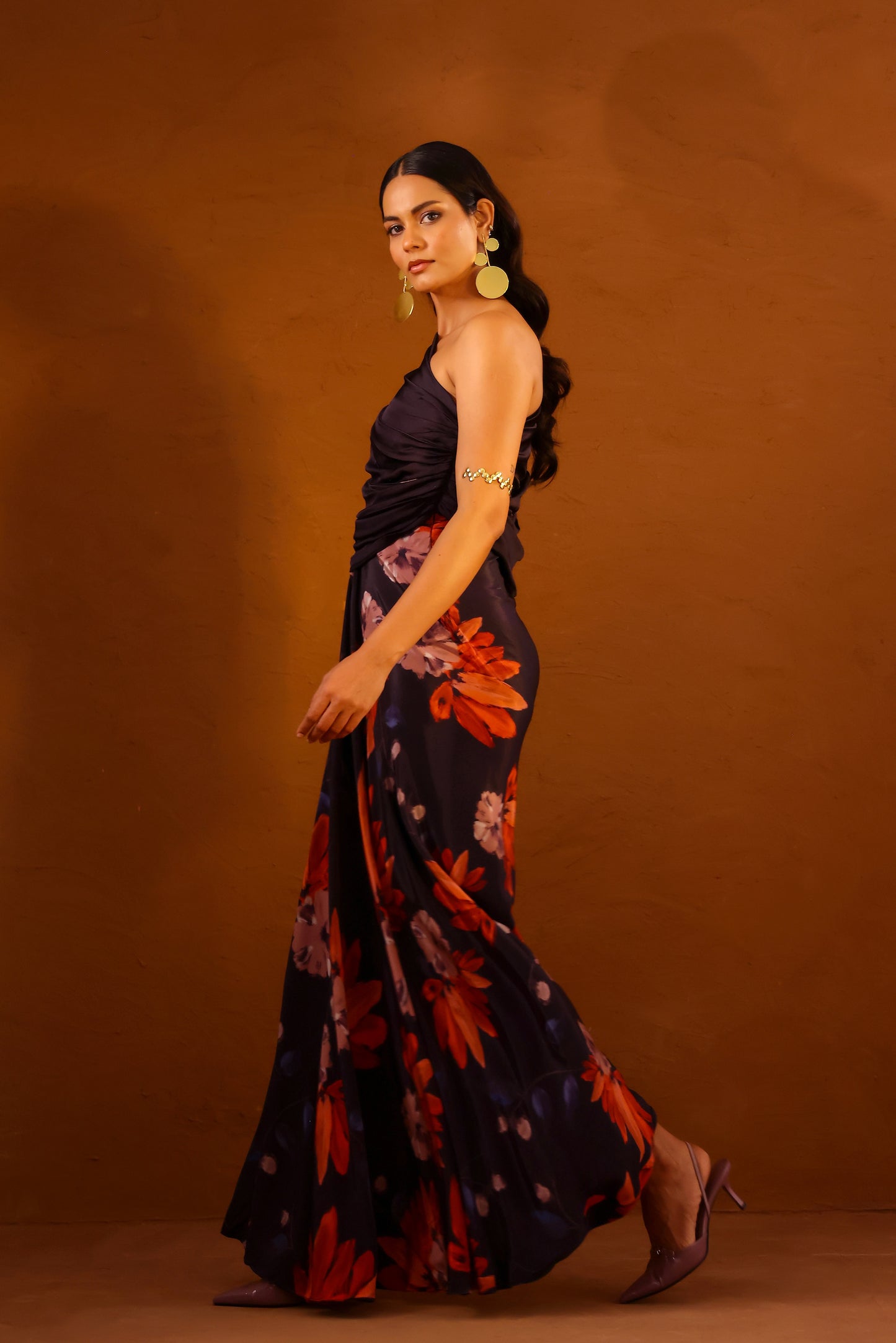 Clavo one-shoulder gown
