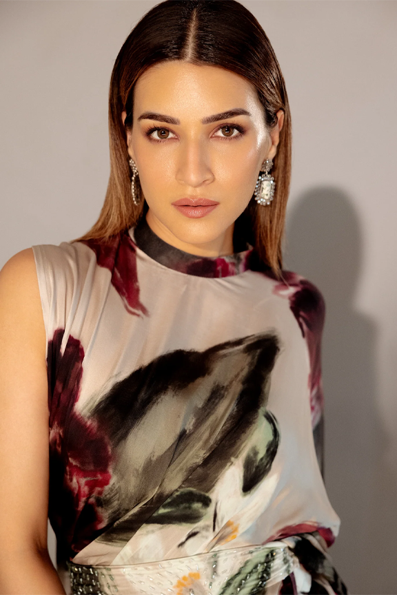 Kriti Sanon in Ivy gardenia collar pallu saree