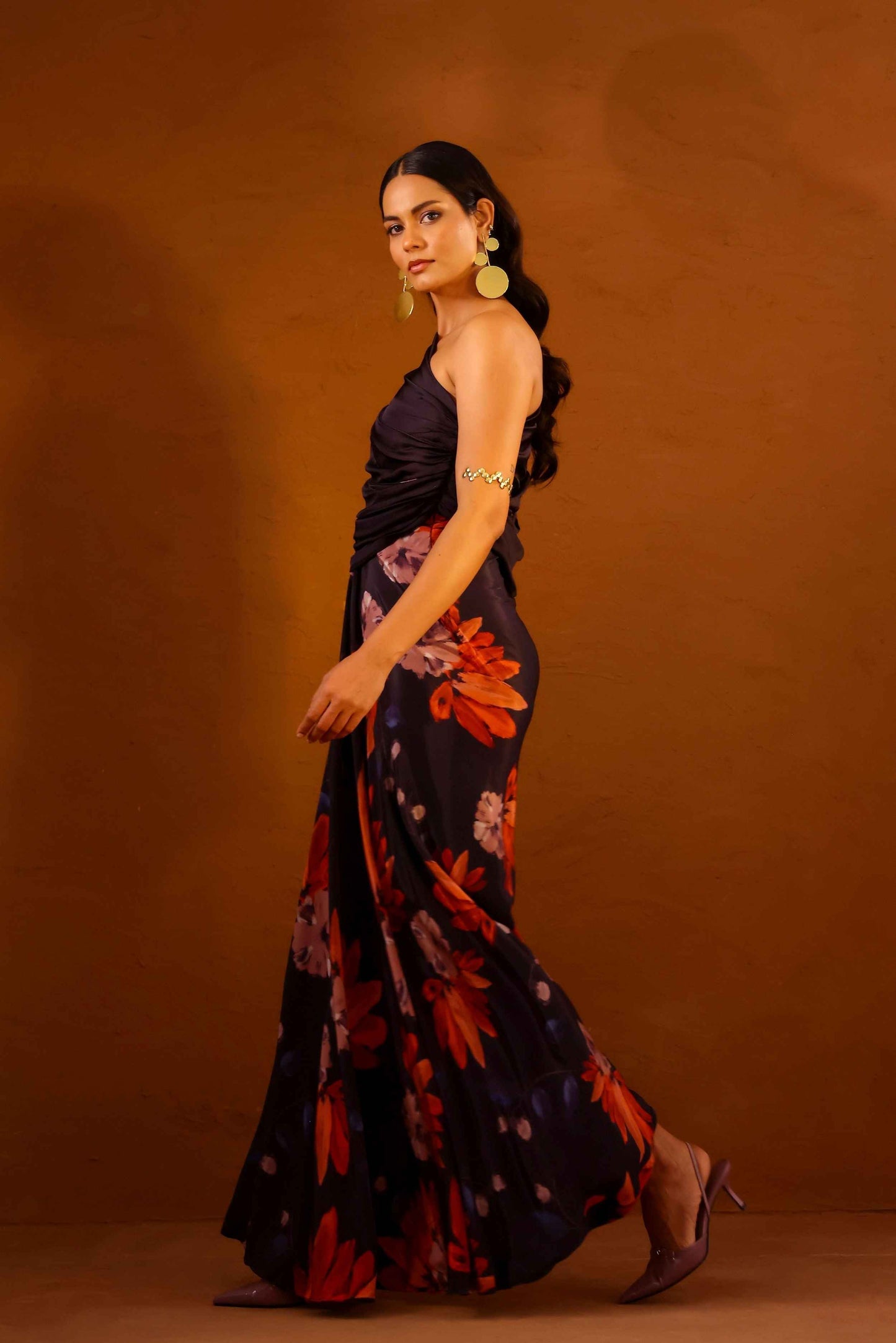 Clavo one-shoulder gown - Studio Surbhi