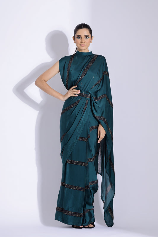 Pre-stitched collar pallu sari