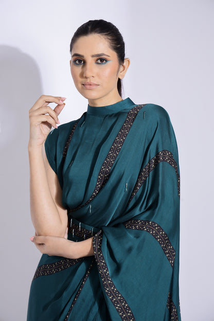 Pre-stitched collar pallu sari