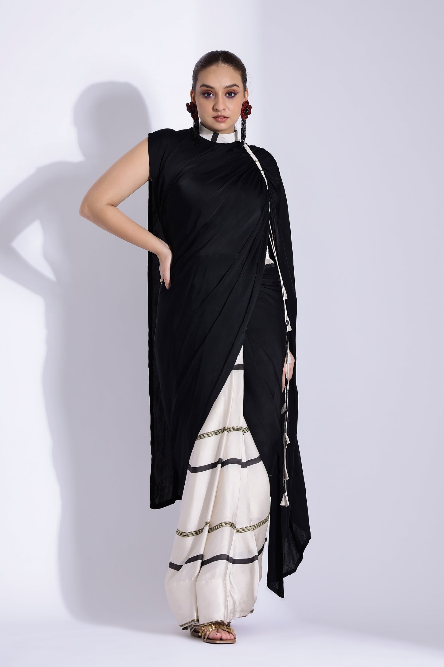 Pre-stitched collar pallu sari