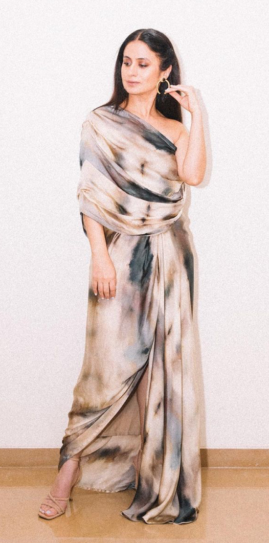 One shoulder gown